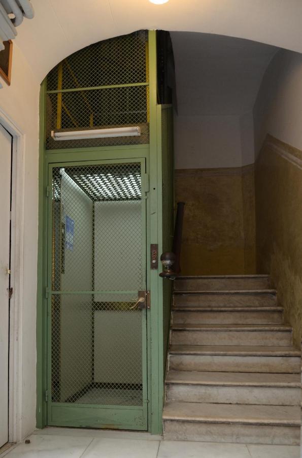 Pension Canadiense Barcelona Buitenkant foto